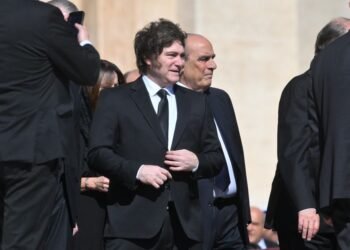 Guillermo Francos renuncia como jefe de Gabinete y es reemplazado por Adorni