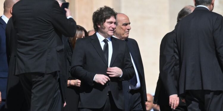 Guillermo Francos renuncia como jefe de Gabinete y es reemplazado por Adorni