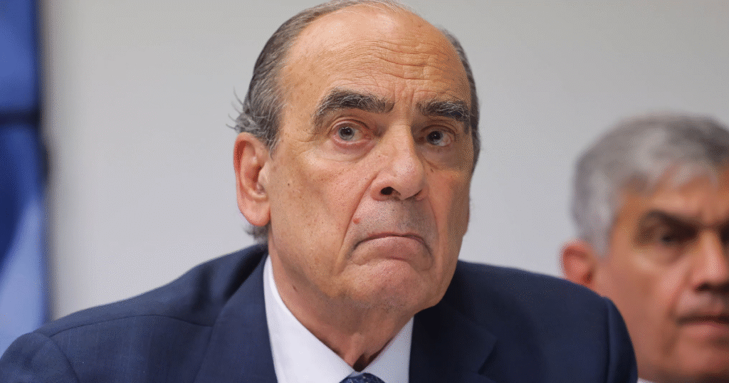 Francos se afianza en el Gabinete tras elecciones, espera cambios en diciembre