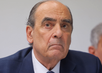 Francos se afianza en el Gabinete tras elecciones, espera cambios en diciembre