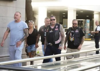 Pelea masiva en La Plata involucra a Hells Angels y cuidacoches