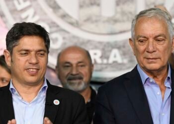 Kicillof se posiciona como referente opositor en acto de unidad sindical