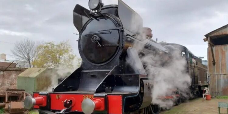 La histórica locomotora 39 Grande vuelve a funcionar en el sur del conurbano