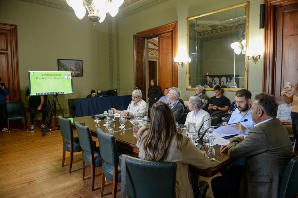 Polémica en el Senado por ley que busca proteger suelo y agua agropecuaria