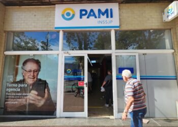 Trabajadores del PAMI intensifican protestas por salarios y condiciones laborales