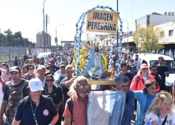 Miles de fieles inician la peregrinación a Luján desde Liniers