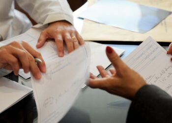 Crecen las altas en hospitales públicos ante crisis de prepagas en salud