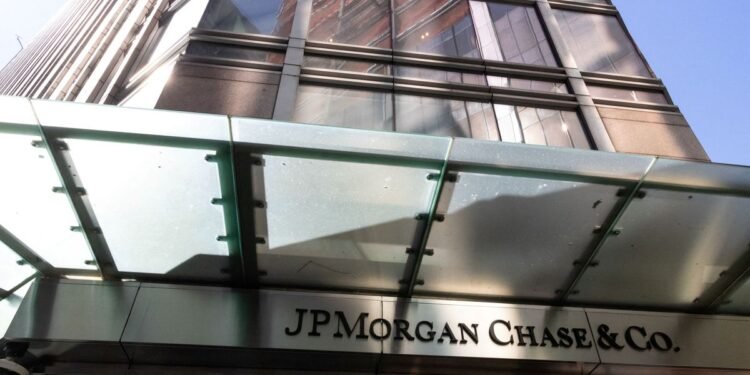 Wall Street prevé una drástica caída del riesgo país tras triunfo de LLA