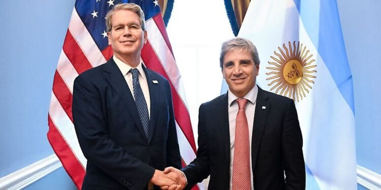 Milei defiende a Caputo tras apoyo de EE.UU. para estabilizar mercados