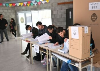 Proponen modificar el Código Electoral para permitir venta de alcohol en elecciones