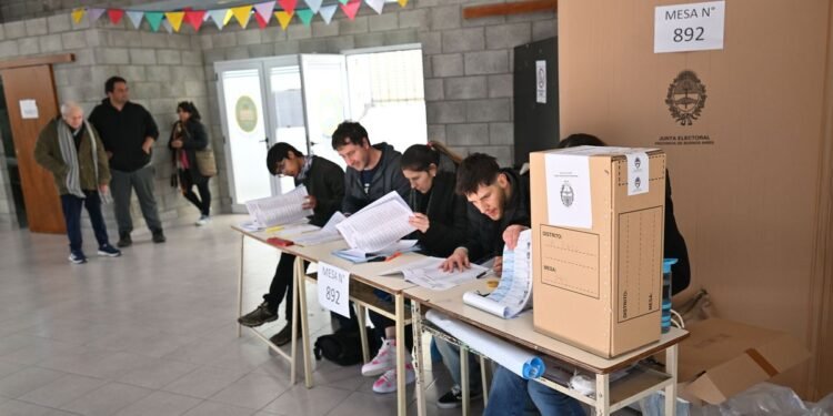 Proponen modificar el Código Electoral para permitir venta de alcohol en elecciones