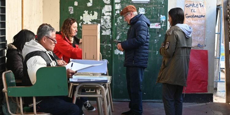 Aumento del ausentismo en elecciones: ¿quiénes enfrentan multas por no votar?