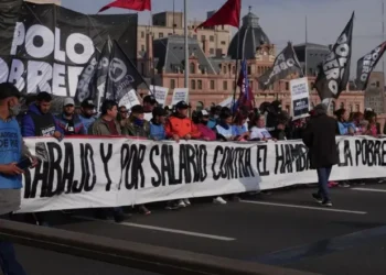 El Gobierno implementa vouchers de capacitación para reconvertir planes sociales en empleo formal