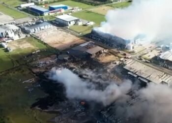 Incendio en Ezeiza: Intendente confirma pérdidas en 10 industrias y fuego controlado