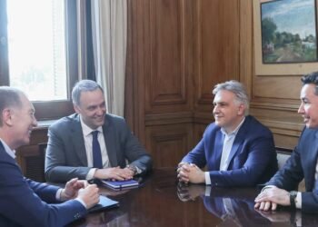 Milei impulsa a Adorni y Santilli en la coordinación del gabinete y el diálogo con gobernadores