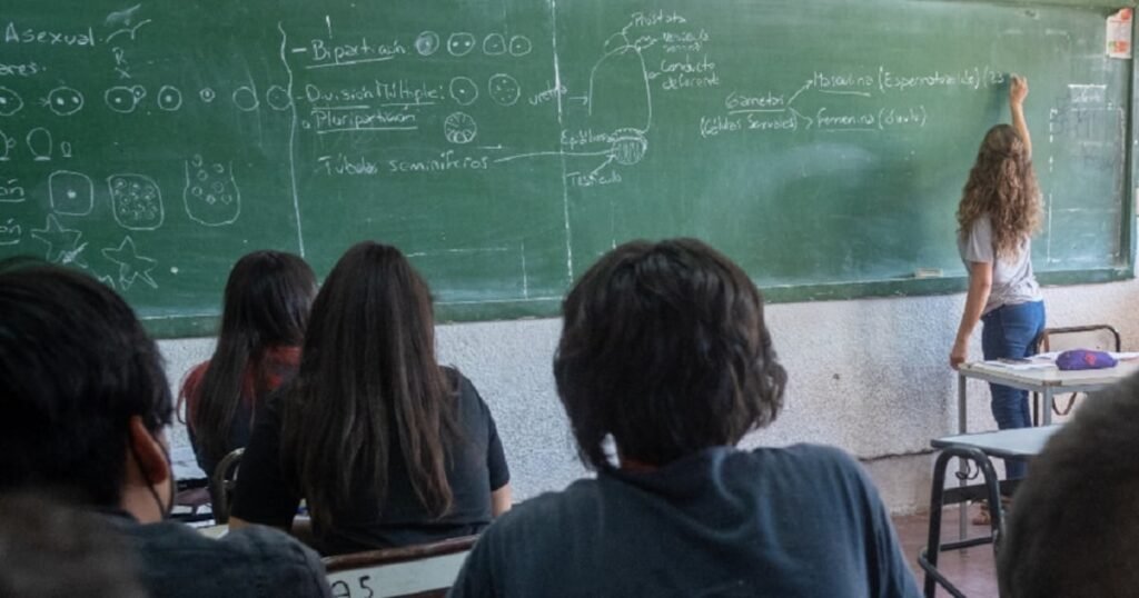 Lanzan relevamiento nacional de personal educativo para mejorar políticas docentes