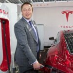 Tesla debate una compensación récord para Elon Musk en medio de crisis interna