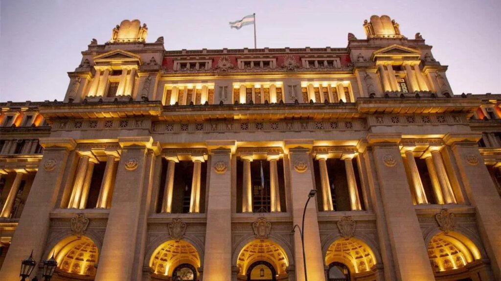 Corte Suprema ratifica condena a exfuncionaria de la AFIP por coimas en registros fiscales