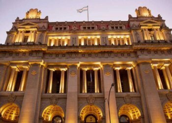 Corte Suprema ratifica condena a exfuncionaria de la AFIP por coimas en registros fiscales