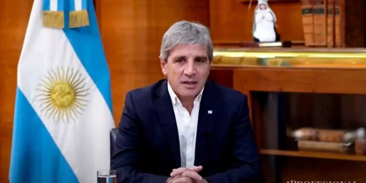 Caputo defiende bandas cambiarias y proyecta inflación por debajo del 1%