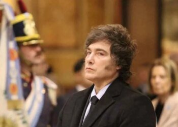 Milei, incómodo ante la defensa del feriado del 20 de noviembre y el rechazo liberal en su gobierno