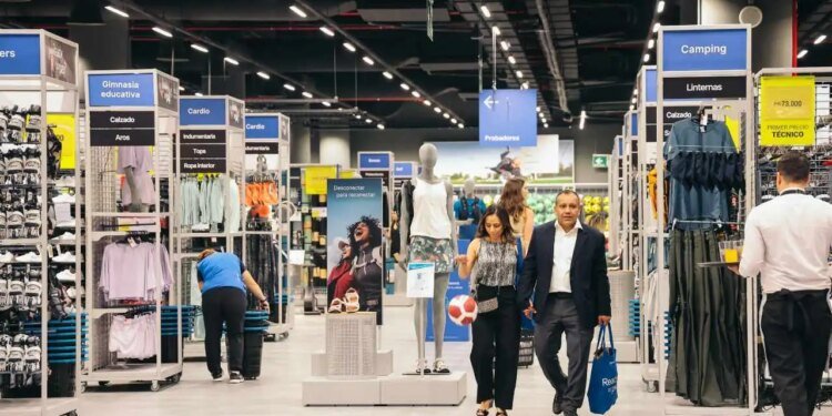 Decathlon arrasa en ventas en Vicente López y ofrece hasta 100 modelos de zapatillas desde $39.900