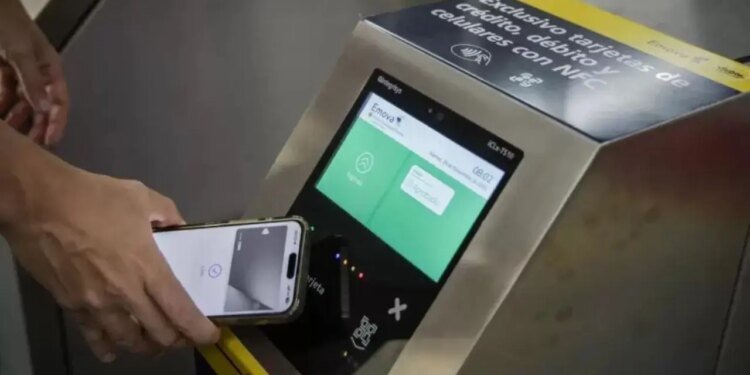 Ualá lanza reintegro del 100% en subtes y colectivos, revolucionando el transporte público