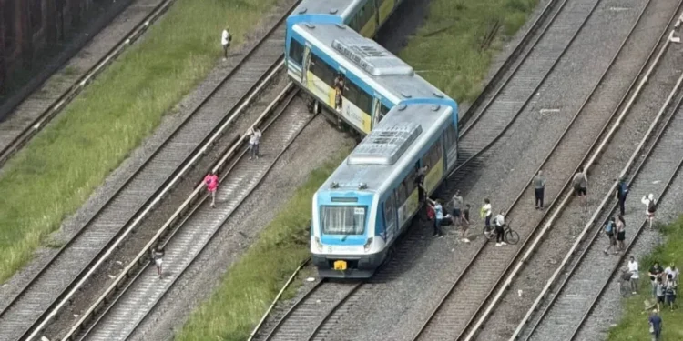 Tren Sarmiento descarrila en Liniers y deja 19 heridos, nueve de ellos hospitalizados