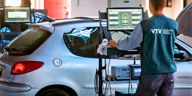 A partir de ahora, taxis y camiones deberán realizar la VTV al menos dos veces al año