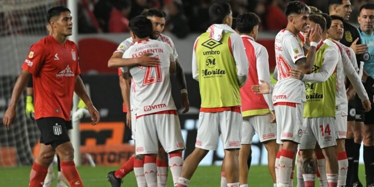 Estudiantes dejó pasar la chance y ahora espera por la suerte de otros equipos en el Clausura