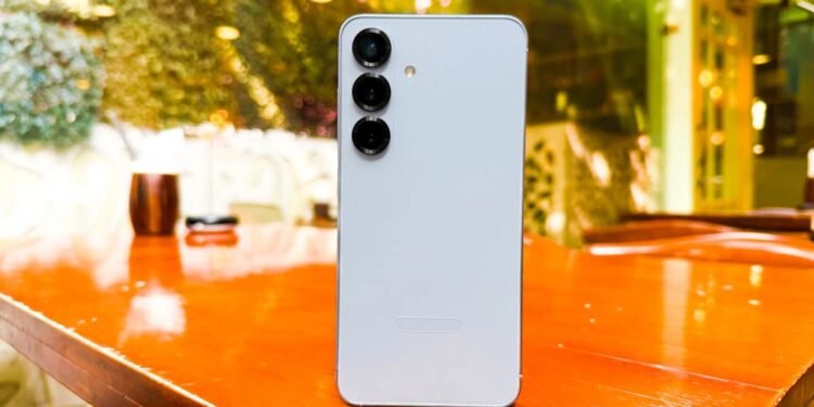 Samsung Galaxy S26 será más delgado que el S25, pero podría perder capacidad de batería