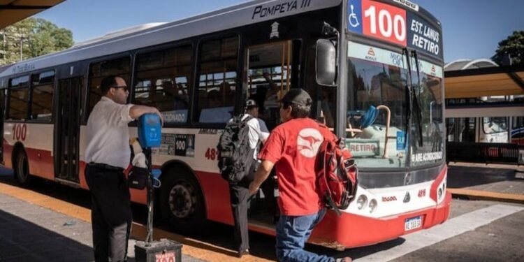 Colectivos de AMBA pagarán aguinaldo en seis cuotas por crisis financiera del sector