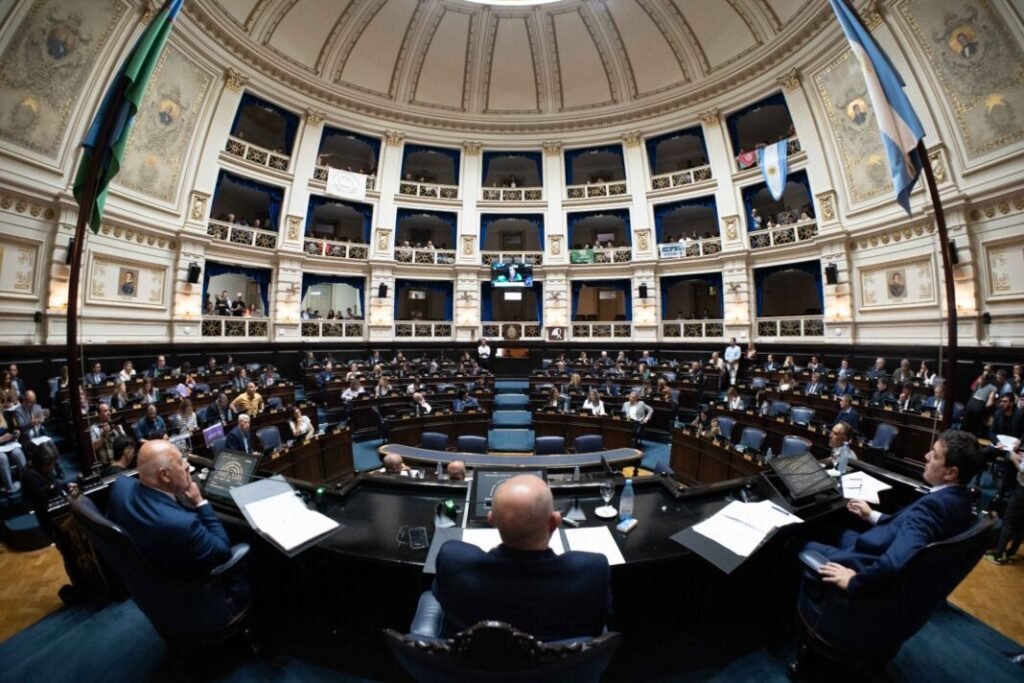 Kicillof presenta el presupuesto 2026 y enfréntase a la oposición en CABA