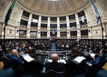 Kicillof presenta el presupuesto 2026 y enfréntase a la oposición en CABA