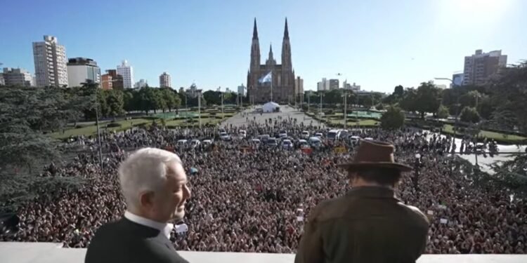 Johnny Depp deslumbró a La Plata en una jornada cultural inolvidable
