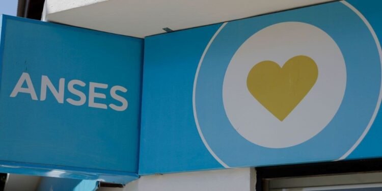 Se confirmó el aumento y bono para jubilaciones y asignaciones en noviembre