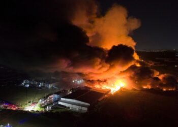 Explosión y fuego en Ezeiza: pánico, evacuaciones y urgencias médicas por miles de heridos