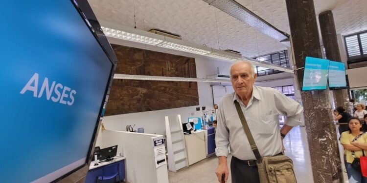 Aumento en jubilaciones y asignaciones: ¿cuánto se cobrará desde marzo?