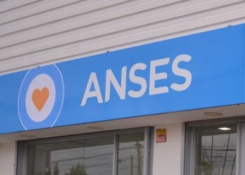 Hoy, ANSES anuncia quiénes cobran pensiones, jubilaciones y AUH en noviembre de 2025