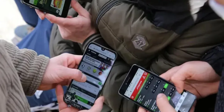 Diputados bonaerenses impulsan medidas para frenar apuestas online en escuelas de la provincia