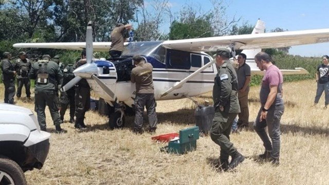 Avioneta narco abandonada en Santa Fe: perros confirman rastros de cocaína en el fuselaje