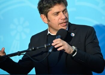 Kicillof critica el ajuste económico y convoca al diálogo al presidente Milei