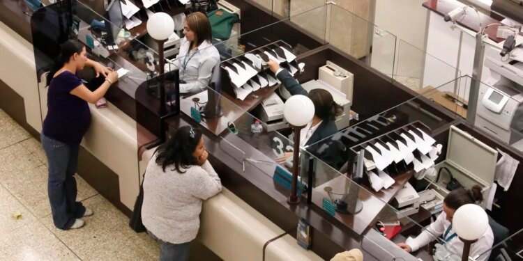 Los bancarios lograron un aumento del 24,8% y el salario mínimo será de $1.747.233,21