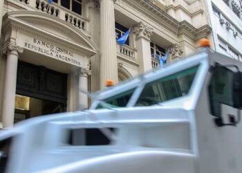 La emisión de dinero genera distorsiones en la economía, advierten expertos