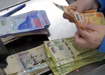 Creció al 40,8% el uso de ahorros en hogares para gastos cotidianos en el primer semestre de 2025