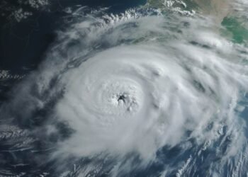 Doble ciclón genera alerta en gran parte del país por fuertes tormentas