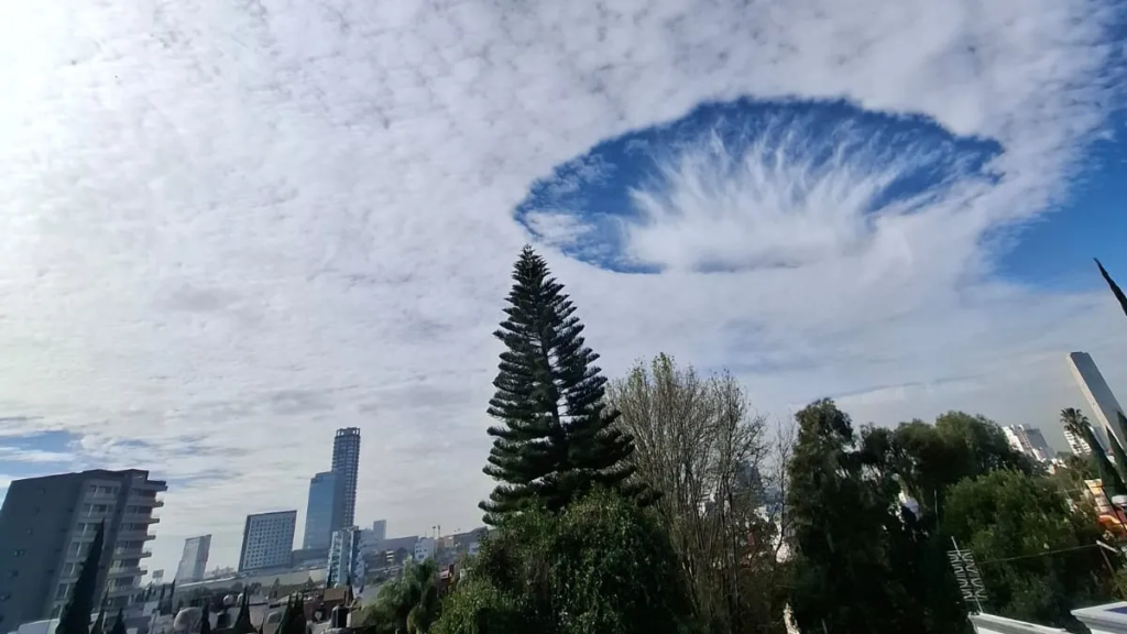 Impactante Cavum sorprende en Puebla, aunque meteorólogos confirman su origen natural