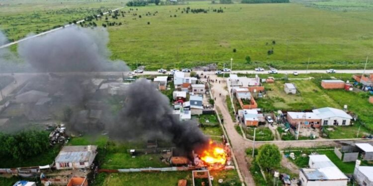 Violencia en Mar del Plata: padres incendian casa de niño acusado de abuso escolar