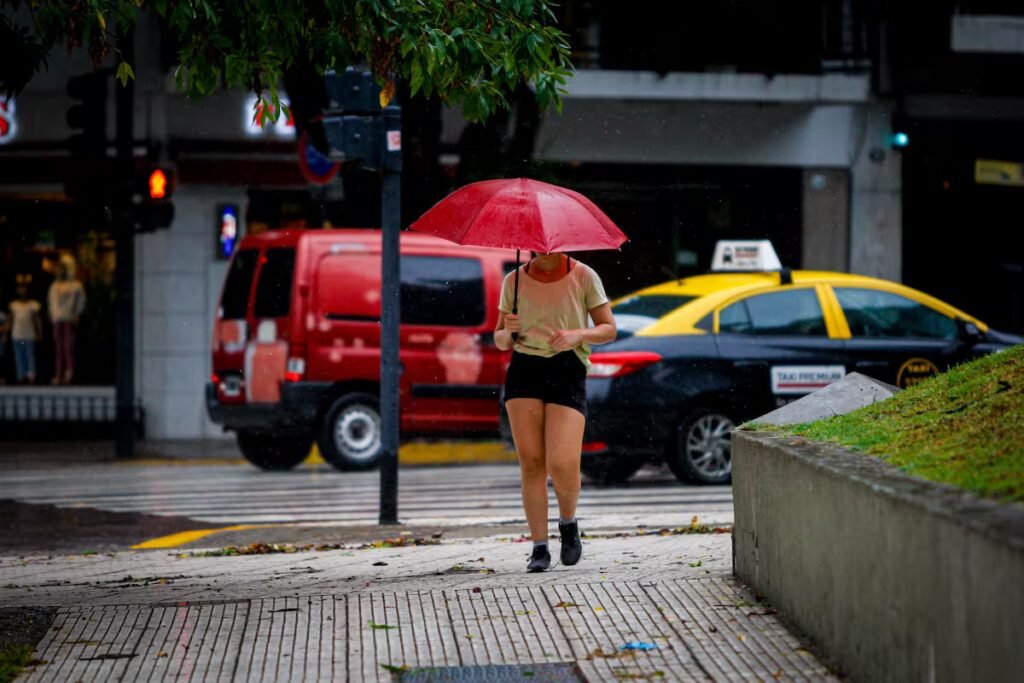 Buenos Aires enfrenta tormentas y baja de temperatura este jueves en un día inestable