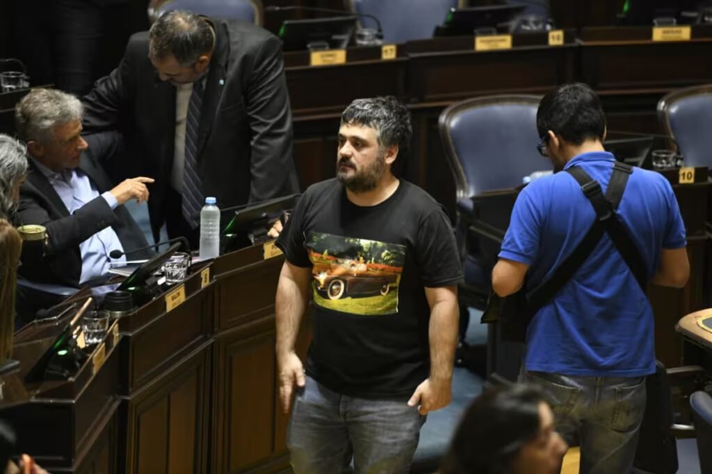 La Provincia de Buenos Aires declaró emergencia económica y enfrenta tensiones con municipios